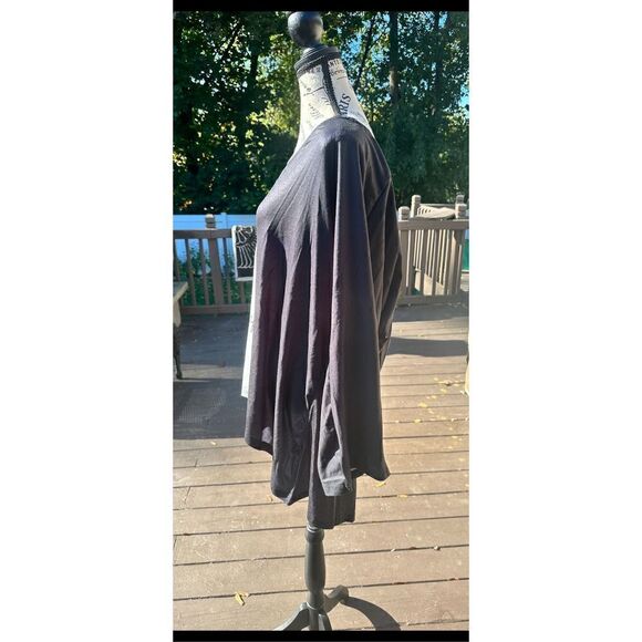 NWT abstract, black, and white long sleeve tunic. Xl - Picture 4 of 11